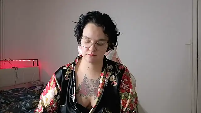 lunatigre4 online show from 02-04-26, 07:09