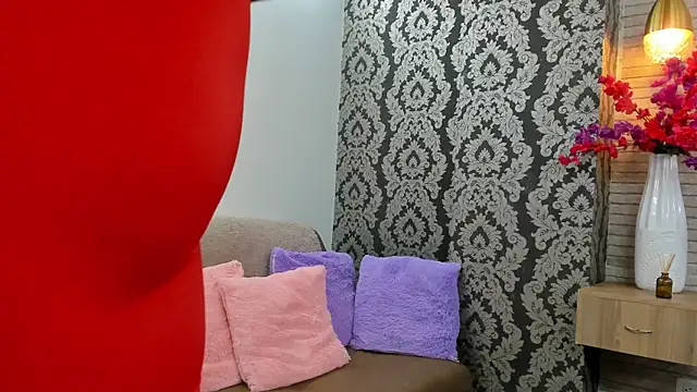 Charlotte-Wright online show from 02-08-26, 11:35