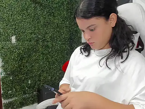 Snapshot of Andrea_girlx chatting on 02-17-26, 01:51 Andrea girlx online show from 02-17-26, 01:51