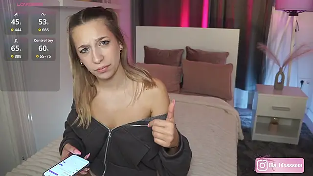 Snapshot of LilaaBlossom chatting on 02-13-26, 04:25 LilaaBlossom online show from 02-13-26, 04:25