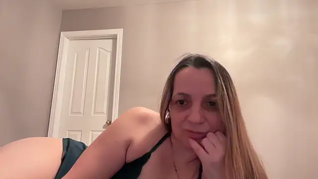 Snapshot of ShyFlameLive chatting on 02-11-26, 12:37 ShyFlameLive online show from 02-11-26, 12:37