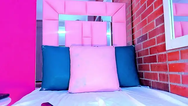 Snapshot of Baby_doll_XOXO chatting on 02-10-26, 02:43 Baby doll XOXO online show from 02-10-26, 02:43