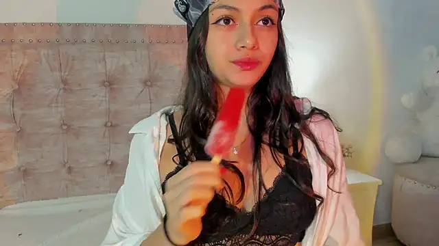 Snapshot of Jennifer_Lee_ chatting on 02-17-26, 10:01 Jennifer Lee online show from 02-17-26, 10:01