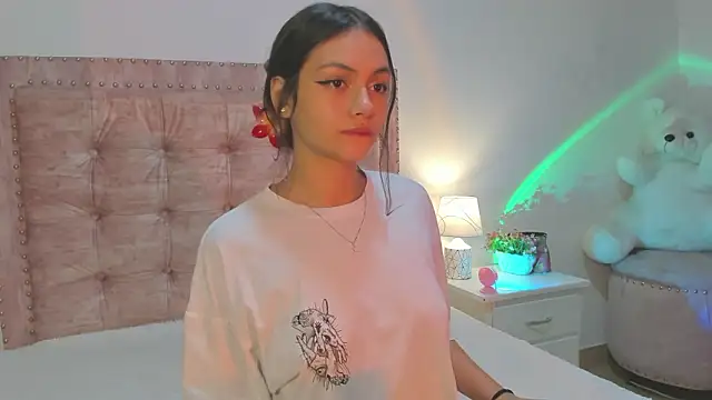 Snapshot of Jennifer_Lee_ chatting on 02-20-26, 10:21 Jennifer Lee online show from 02-20-26, 10:21