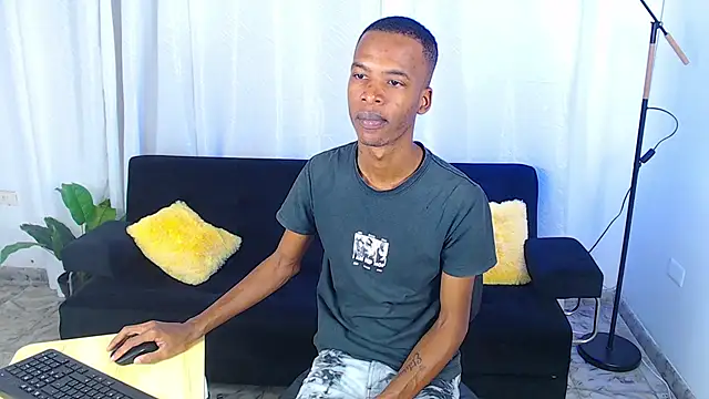 Snapshot of gusy_18 chatting on 02-13-26, 08:05 gusy 18 online show from 02-13-26, 08:05