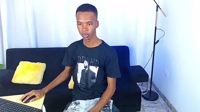 Snapshot of gusy_18 chatting on 02-24-26, 08:40 gusy 18 online show from 02-24-26, 08:40