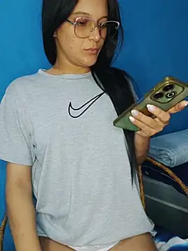 Snapshot of Perla_and_Maikol chatting on 02-15-26, 03:47 Perla and Maikol online show from 02-15-26, 03:47