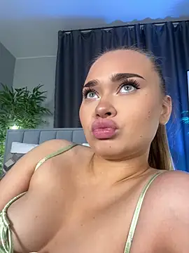 Snapshot of MonicaWestt chatting on 02-02-26, 08:13 MonicaWestt online show from 02-02-26, 08:13