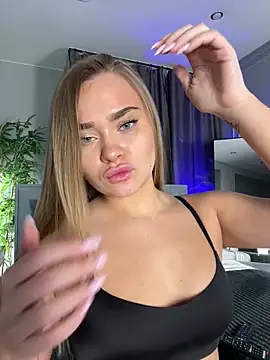 Snapshot of MonicaWestt chatting on 03-01-26, 06:48 MonicaWestt online show from 03-01-26, 06:48