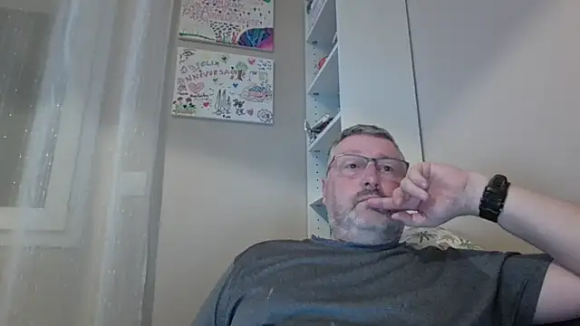 doudou310 online show from 03-18-26, 04:37