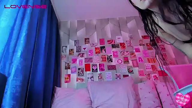 Snapshot of Alanna_Pow chatting on 02-13-26, 03:13 Alanna Pow online show from 02-13-26, 03:13