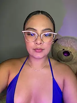 Snapshot of Kylievoos chatting on 02-12-26, 12:49 Kylievoos online show from 02-12-26, 12:49