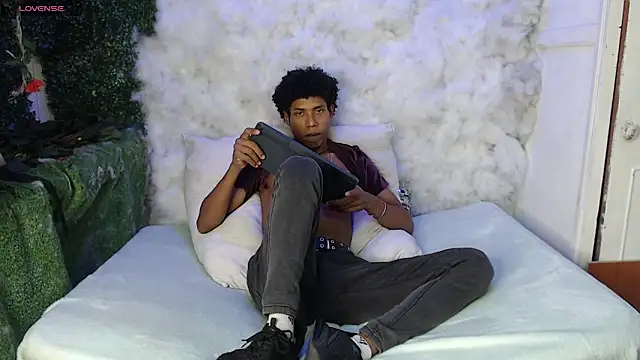 Snapshot of Walkers05 chatting on 03-02-26, 03:41 Walkers05 online show from 03-02-26, 03:41