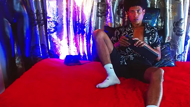 Snapshot of Walkers05 chatting on 04-05-26, 04:37 Walkers05 online show from 04-05-26, 04:37