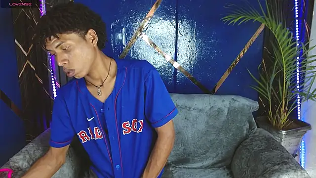 Snapshot of Walkers05 chatting on 04-13-26, 06:46 Walkers05 online show from 04-13-26, 06:46