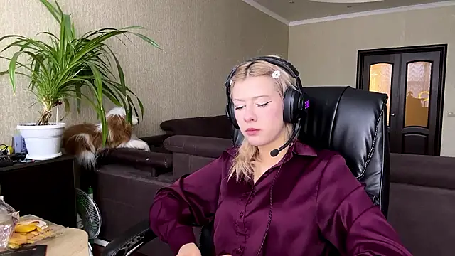 Snapshot of LadyFoxLove chatting on 02-04-26, 10:21 LadyFoxLove online show from 02-04-26, 10:21