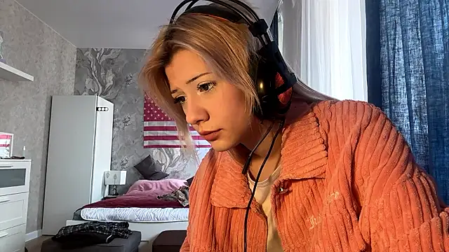 Snapshot of LadyFoxLove chatting on 02-21-26, 10:05 LadyFoxLove online show from 02-21-26, 10:05