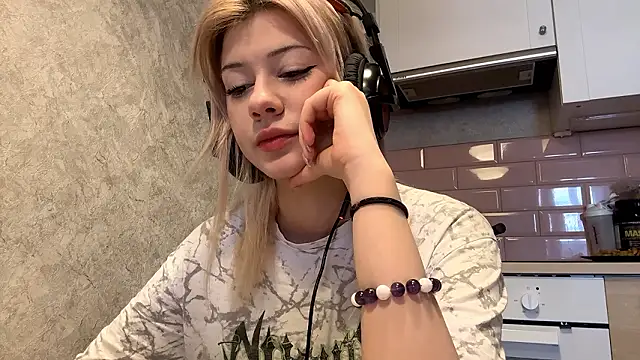 Snapshot of LadyFoxLove chatting on 02-22-26, 10:47 LadyFoxLove online show from 02-22-26, 10:47