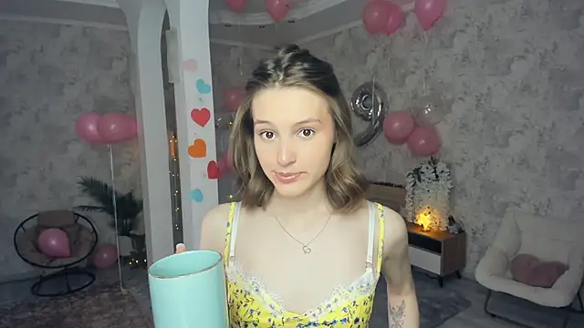 LianneBynon online show from 04-15-26, 09:16