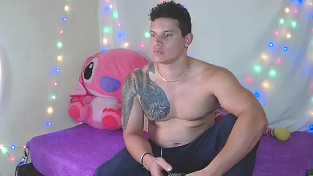 Snapshot of Eternalfuego chatting on 02-10-26, 05:33 Eternalfuego online show from 02-10-26, 05:33