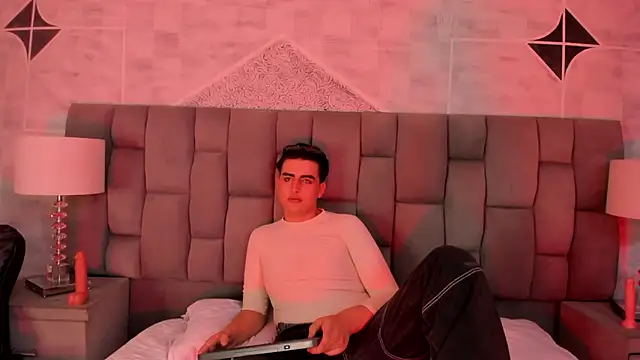 Snapshot of noahWolff_ chatting on 02-14-26, 06:32 noahWolff online show from 02-14-26, 06:32