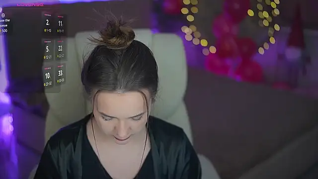 Snapshot of OliviaMoore_ chatting on 02-17-26, 06:43 OliviaMoore online show from 02-17-26, 06:43