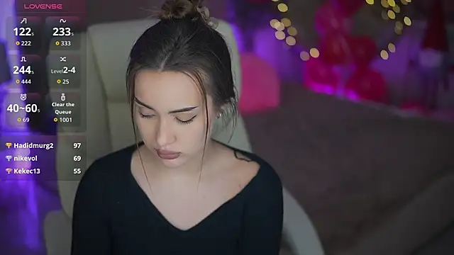 Snapshot of OliviaMoore_ chatting on 02-17-26, 06:47 OliviaMoore online show from 02-17-26, 06:47