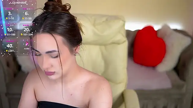 Snapshot of OliviaMoore_ chatting on 02-26-26, 01:43 OliviaMoore online show from 02-26-26, 01:43