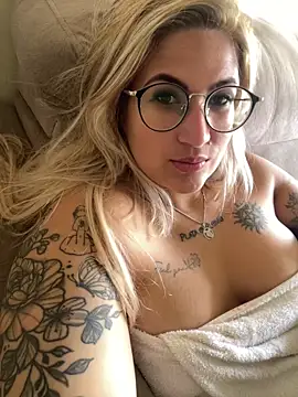 Snapshot of esposatattoo chatting on 02-11-26, 05:18 esposatattoo online show from 02-11-26, 05:18