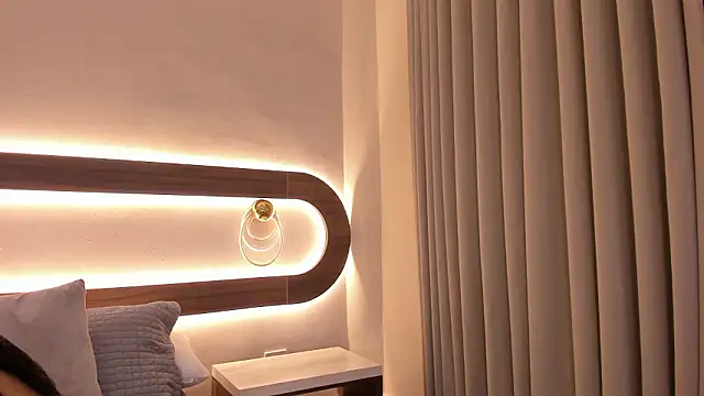 Snapshot of Violeta_sum chatting on 02-18-26, 12:23 Violeta sum online show from 02-18-26, 12:23