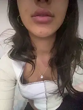 Snapshot of Nour-Lina chatting on 02-02-26, 12:48 Nour-Lina online show from 02-02-26, 12:48