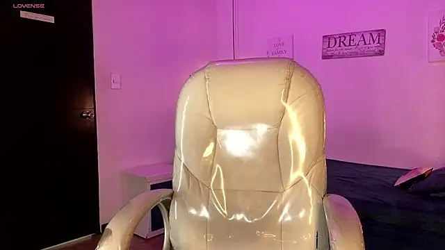 Snapshot of Sweet_bellaa_ chatting on 02-21-26, 04:02 Sweet bellaa online show from 02-21-26, 04:02