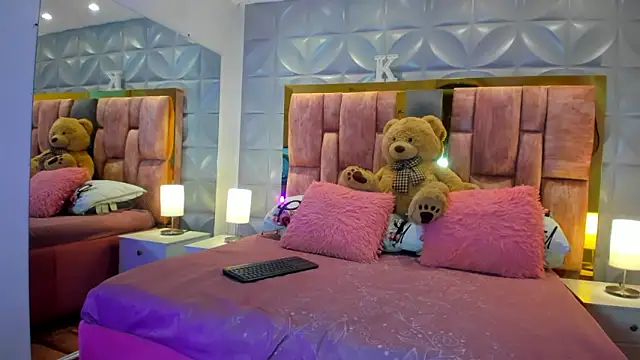 Snapshot of Paris_Velvet chatting on 01-31-26, 10:08 Paris Velvet online show from 01-31-26, 10:08