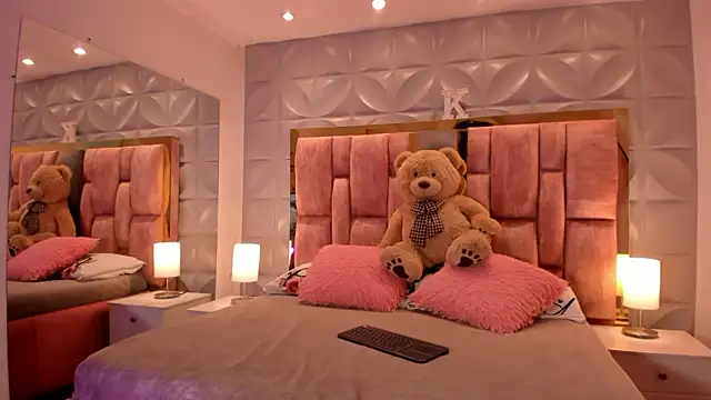 Snapshot of Paris_Velvet chatting on 02-04-26, 10:15 Paris Velvet online show from 02-04-26, 10:15