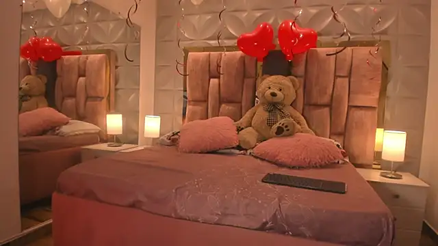 Snapshot of Paris_Velvet chatting on 02-14-26, 10:06 Paris Velvet online show from 02-14-26, 10:06