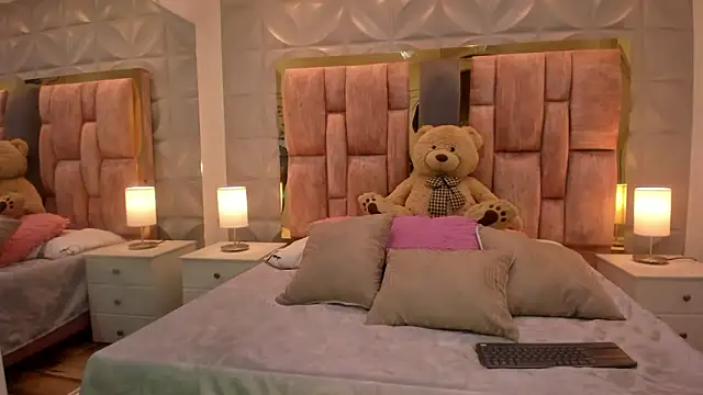 Snapshot of Paris_Velvet chatting on 02-24-26, 10:19 Paris Velvet online show from 02-24-26, 10:19