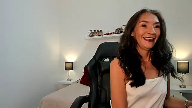 Snapshot of Emma_Mendozaa chatting on 02-16-26, 11:39 Emma Mendozaa online show from 02-16-26, 11:39