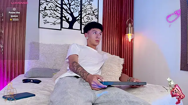 Snapshot of David_Banks_ chatting on 03-03-26, 12:33 David Banks online show from 03-03-26, 12:33