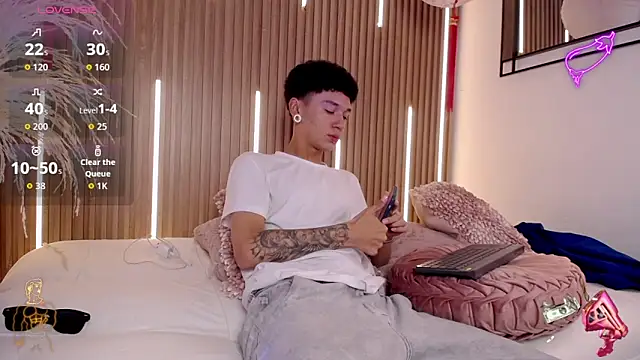 Snapshot of David_Banks_ chatting on 03-09-26, 12:20 David Banks online show from 03-09-26, 12:20