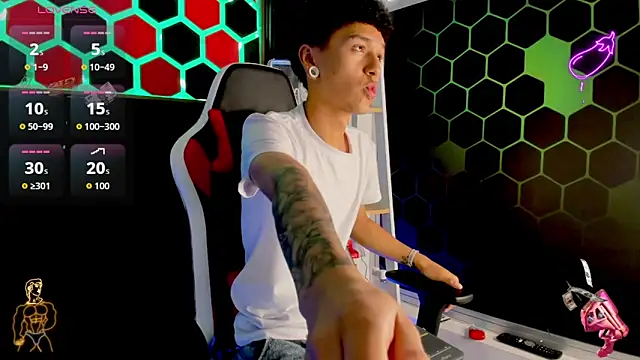 Snapshot of David_Banks_ chatting on 04-02-26, 12:36 David Banks online show from 04-02-26, 12:36