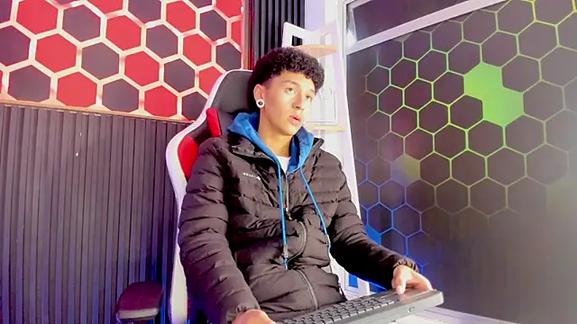 Snapshot of David_Banks_ chatting on 04-04-26, 12:24 David Banks online show from 04-04-26, 12:24