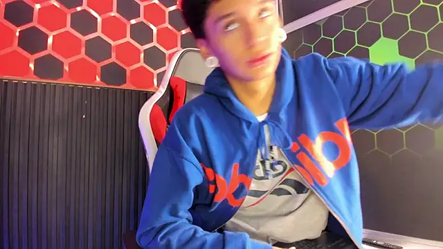 Snapshot of David_Banks_ chatting on 04-07-26, 12:27 David Banks online show from 04-07-26, 12:27