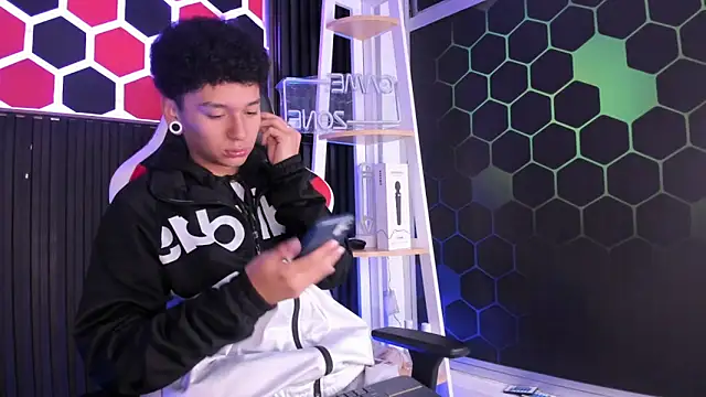 Snapshot of David_Banks_ chatting on 04-09-26, 12:32 David Banks online show from 04-09-26, 12:32