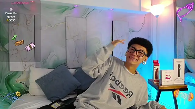 Snapshot of David_Banks_ chatting on 04-13-26, 12:43 David Banks online show from 04-13-26, 12:43