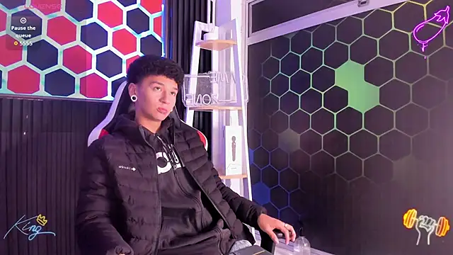 Snapshot of David_Banks_ chatting on 04-16-26, 12:39 David Banks online show from 04-16-26, 12:39