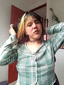 Snapshot of la_venuss chatting on 02-21-26, 02:29 la venuss online show from 02-21-26, 02:29