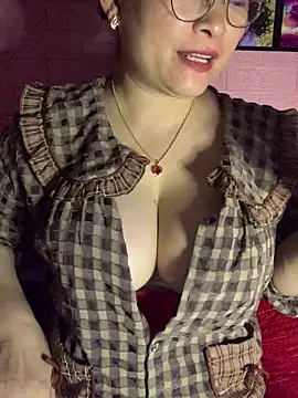 Snapshot of Star-sweet01 chatting on 02-10-26, 01:21 Star-sweet01 online show from 02-10-26, 01:21