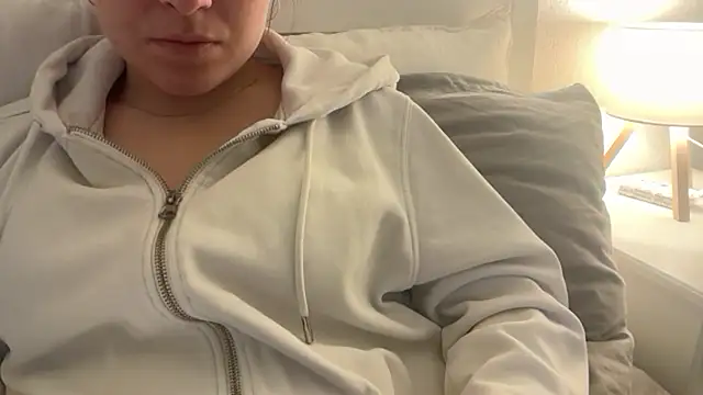 Snapshot of Lucyschickt chatting on 02-12-26, 04:24 Lucyschickt online show from 02-12-26, 04:24