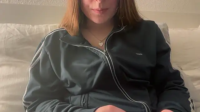 Snapshot of Lucyschickt chatting on 03-01-26, 06:43 Lucyschickt online show from 03-01-26, 06:43