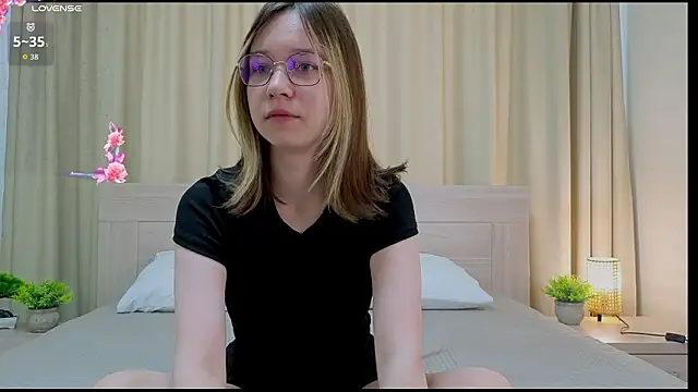 Snapshot of alorenna chatting on 02-12-26, 06:19 alorenna online show from 02-12-26, 06:19